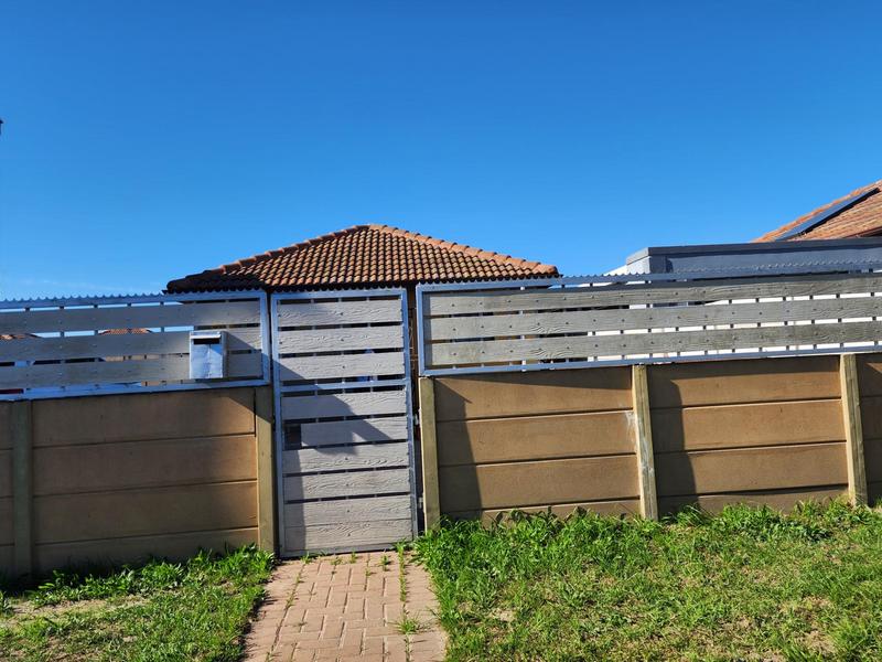 2 Bedroom Property for Sale in Stratford Green Western Cape